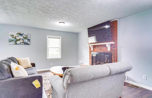 Fayetteville House | 5 Mi to Dtwn Family-Friendly Fayetteville Home!