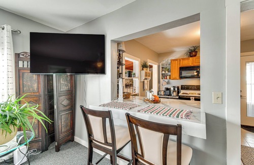 East Syracuse Apartment | 5 Mi to Dtwn Syracuse: Updated Apartment!