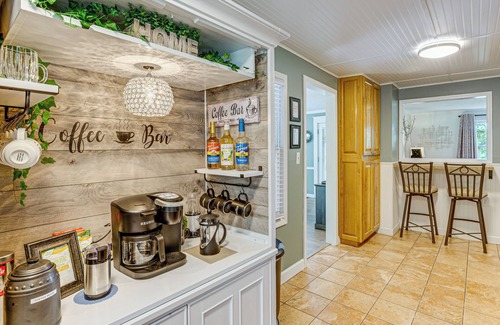 Kansas City House | 5 Mi to Kansas Speedway! 'Cowtown Cutie KC'