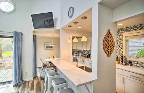 Mews Village Condo | 5 Mi to Mashpee Commons: Coastal Mashpee Condo