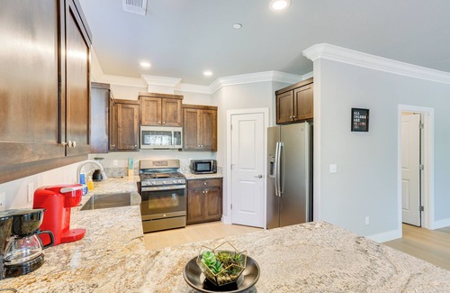 Shasta Lake House | 5 Mi to Shasta Lake: Newly Built Home w/Backyard!