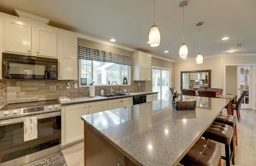 Sublime Cottage | 5 Mi to Splashway Waterpark: Cabin in Rock Island