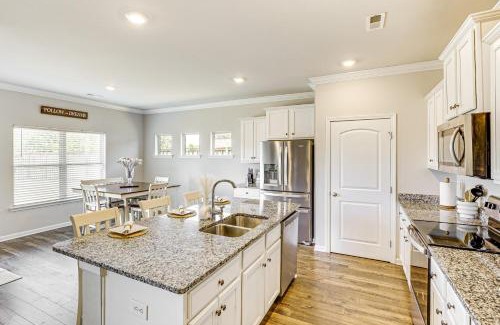 Athens House | 5 Mi to The Square Athens Home with Pool Access!