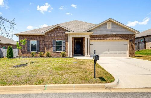 Athens House | 5 Mi to The Square Athens Home with Pool Access!