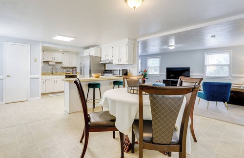 Auburn House | 5 Mi to to Downtown Worcester: Quiet Townhome
