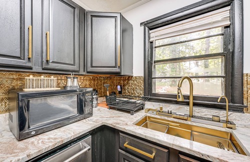 Marietta House | 5 Mi to Town: Pet-Friendly Retreat in Marietta!