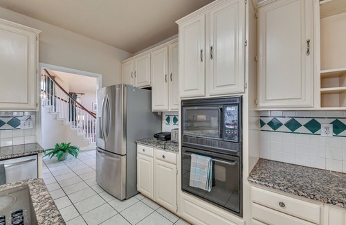 Plano House | 5 Mi to UT Dallas: Home w/Yard in Central Plano!