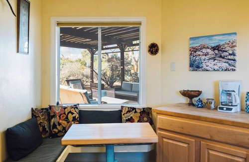 Joshua Tree House | 5 Miles from Park entrance Charming 2-bedroom house in enchanting Joshua Tree