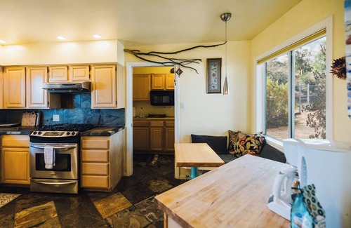 Joshua Tree House | 5 Miles from Park entrance Charming 2-bedroom house in enchanting Joshua Tree