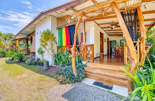 Puerto Viejo de Talamanca House | 5 min walk to town/beach Quaint 4 BR Eco Lodge