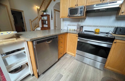 East Kootenay Condo | 5 Min. Drive to the Resort and Fernie. A/C