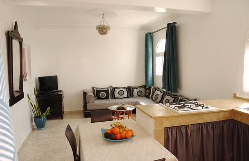 Tamrhakht Apartment | 5 min from beach, flat terrace sea view ideal family/surfeur typical Berber village