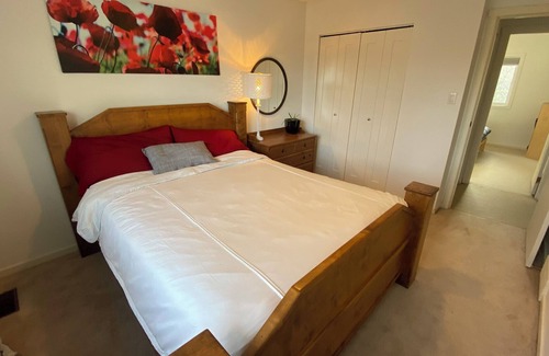 Central Okanagan House | 5 min to beach. Entire House. Lower Mission