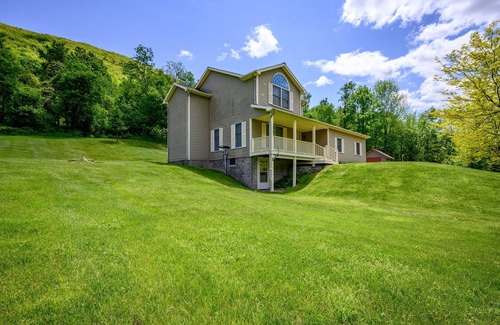 Naples House | 5 min to Canandaigua Lake, Hiking, Private Trails connect to County Trails