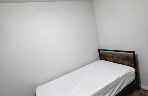 Southwest Edmonton House | 5 Min to Century Park! 2 Furnished Rooms in Bsmnt with Kitchen Access & Laundry