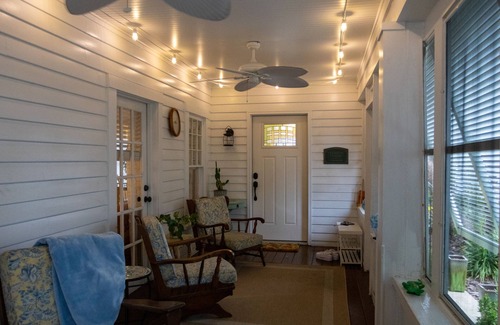 South Palm Park Neighborhood Association Cottage | 5 min to the beach!