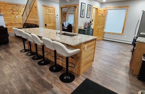 Tunkhannock Township Ski Chalet | 5 min to the lake, Private Hot Tub, Fire Pit, Game Room, Fireplace PetFriendly n