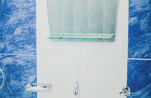 Primorski Hotel | 5 Min. vom Strand, Mineralwasser Pool, Budget Zimmer mit Großem Balkon