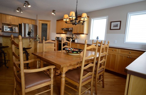 Southeast Calgary House | 5 min walk to community lake, 1 hour from the mountains, close to Spruce Meadows