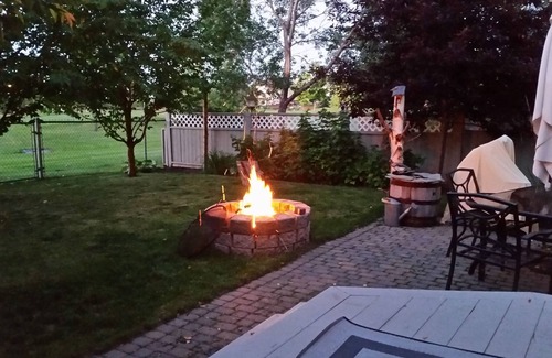 Southeast Calgary House | 5 min walk to community lake, 1 hour from the mountains, close to Spruce Meadows