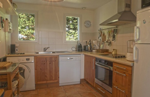 Bangor House | 5-Min Walk to Donnant Beach, Modern House with Garden, No Pets, No Smoking