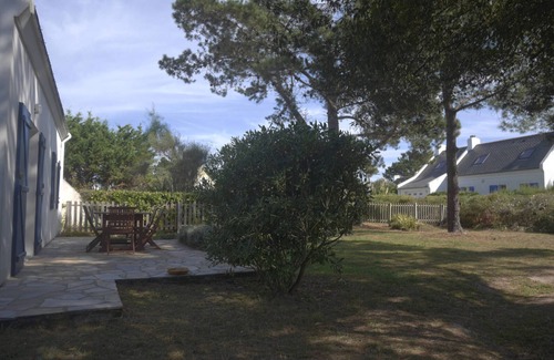 Bangor House | 5-Min Walk to Donnant Beach, Modern House with Garden, No Pets, No Smoking