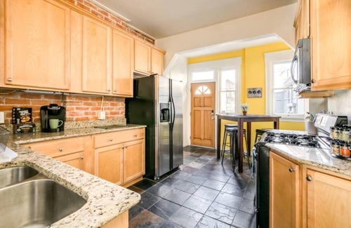 Central Boulder Condo | 5 min Walk to Pearl St - WiFi/Parking/King Bed/W&D