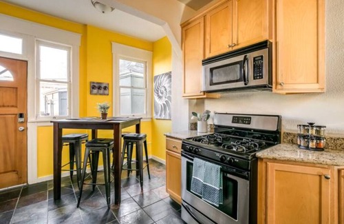 Central Boulder Condo | 5 min Walk to Pearl St - WiFi/Parking/King Bed/W&D