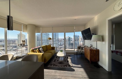 Victoria Park Condo | 5 Min Walk to Saddledome - Amazing Views, Luxury 2 Bedroom