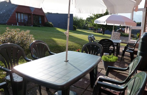 Martin Ski Chalet | 5 mins. to beach, tennis, pool. food in local pubs, castles close by, Free WiFi.