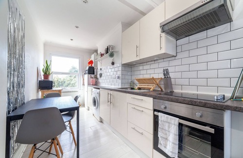 Brownswood Apartment | 5 mins to the Arsenal stadium! Clean quiet flat can fit 7/8