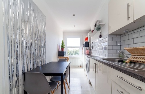 Brownswood Apartment | 5 mins to the Arsenal stadium! Clean quiet flat can fit 7/8