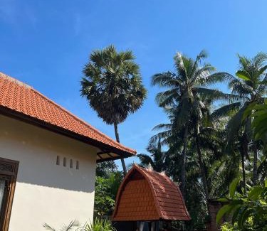 Bondalem House | 5 mins to the Beach with Tropical Garden