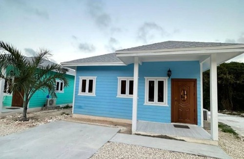 Great Exuma Cottage | 5 mins walk or rent a bike to ride to Turtle Beach.
