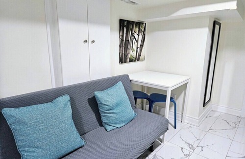 Trinity - Bellwoods House | 5 MINS WALK TO TRINITY BELLWOOD PARK! 2 bedroom downtown Toronto