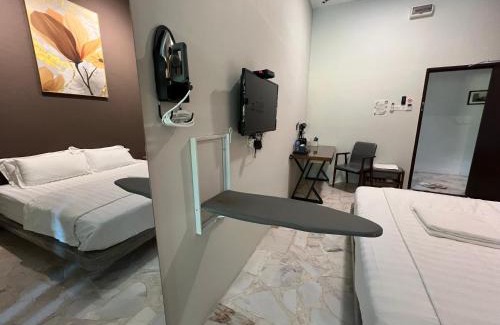 Pekan Melayu House | 5 mins walking to East Coast Mall JW Guest House
