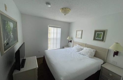 Kissimmee Resort | 5 minues to the theme park. Family sized communy pool
