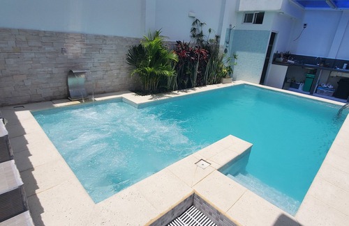 Puerto Baquerizo Moreno Villa | 5 minutes to Playaman Beach! Romantic beach villa with pool/jacuzzi!