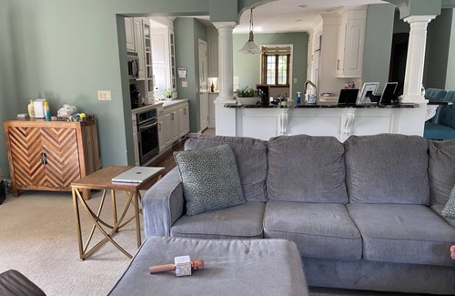 South Bend House | 5 minute drive to Notre Dame- 1.7 miles from campus!