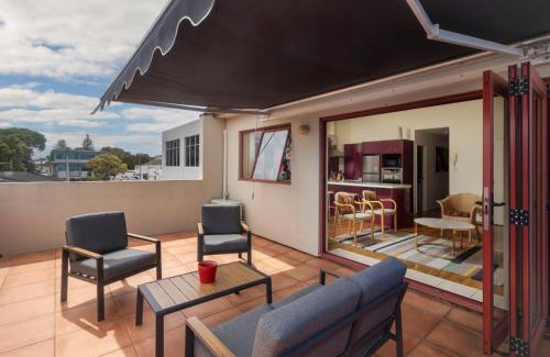Orewa Apartment | 5 Minute Stroll To The Beach