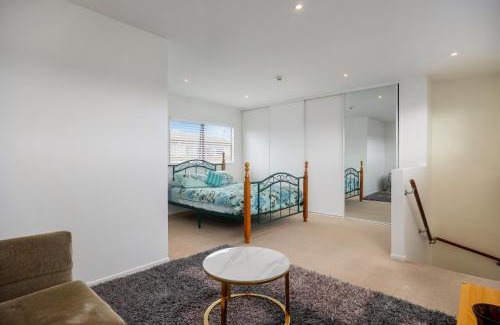 Orewa Apartment | 5 Minute Stroll To The Beach