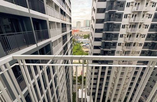 Iloilo Condo | 5-Minute Walk to SM City Iloilo Cozy Studio Condo w/Balcony in Iloilo City
