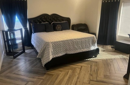 La Buena Vida House | 5 Minute Walk to the State Farm Stadium