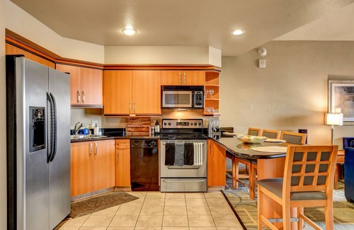 Las Vegas Hotel | 5 Minute walk to the LV Strip and The Sphere! No resort Fees. Luxury Hotel.