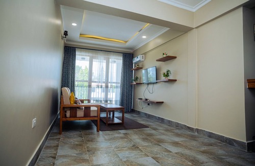 Dar es Salaam Apartment | 5 minutes drive to the beach! 1 BR unit with free Wi-Fi, 24hr security