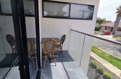 Christies Beach House | 5 minutes from the beach. nFamily sized with full kitchen and facilities