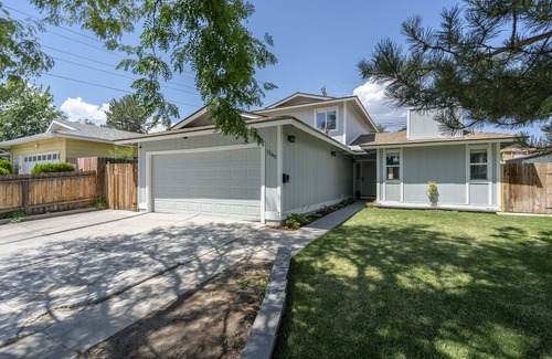 West University House | 5 Minutes from Downtown- Game room, firepit and TV in every bedroom!