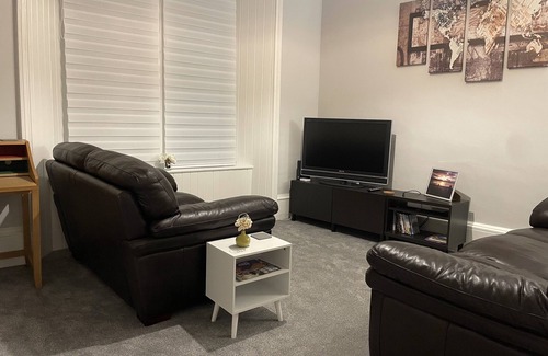 Alexandria Apartment | 5 minutes from Loch Lomond. Newly Renovated 1 Bed Ground Floor Flat.