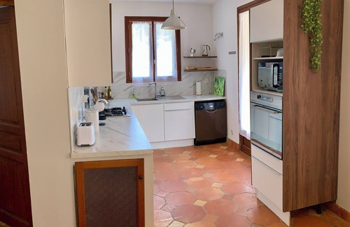 Beausoleil Apartment | 5 minutes from Monaco, large garden level in neo-Provencal villa, sea view