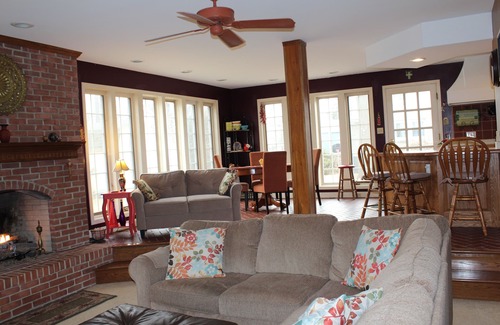 South Bend House | 5 minutes from Notre Dame - Spacious 4 Bedroom Home